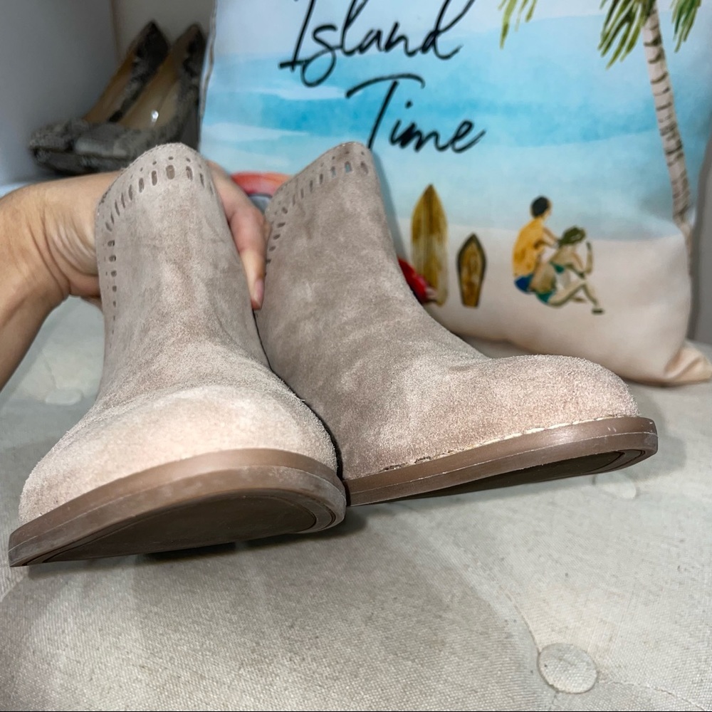Lucky Brand NWOB! Francee Tan Suede Perforated Edge Boot - Picture 6 of 13